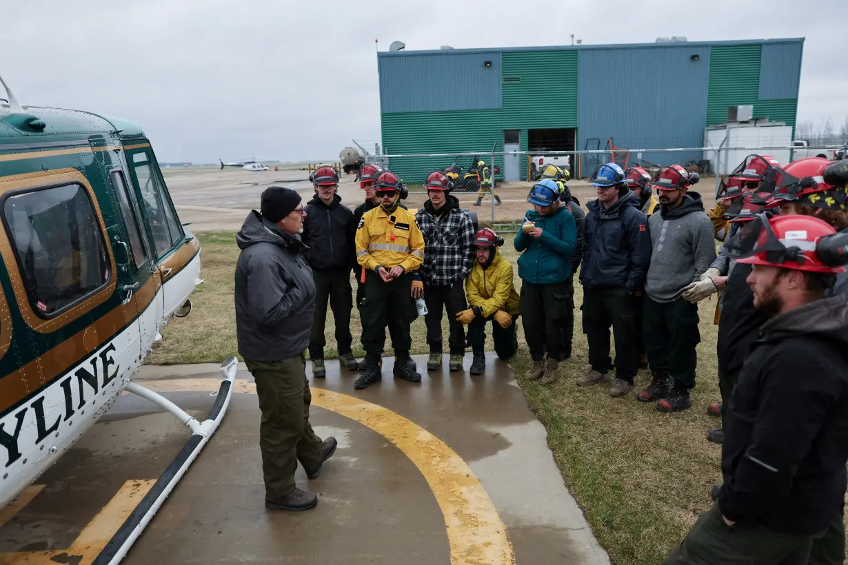 FILE PHOTO: Residents of Canadian oil town menaced by wildfire can return home