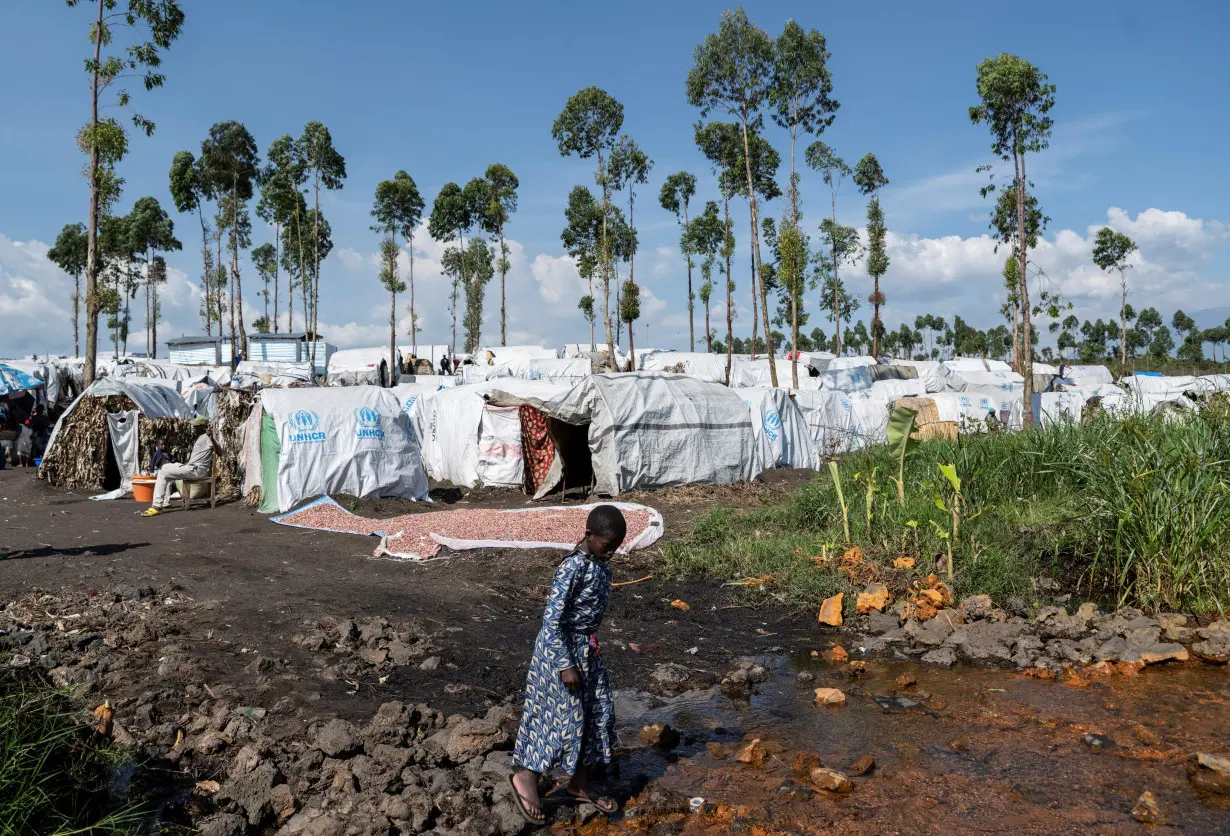 Thousands more flee rebel advance in eastern Congo