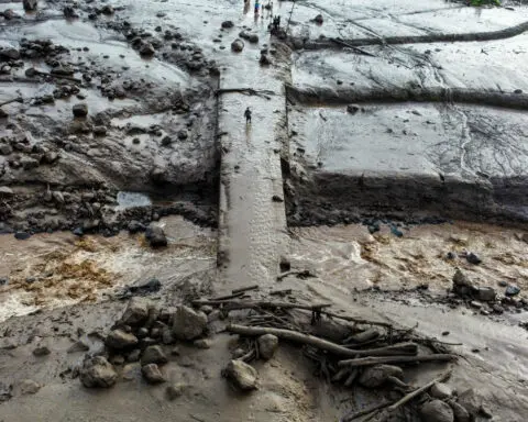 Floods kill 43 in Indonesia's West Sumatra, 15 missing
