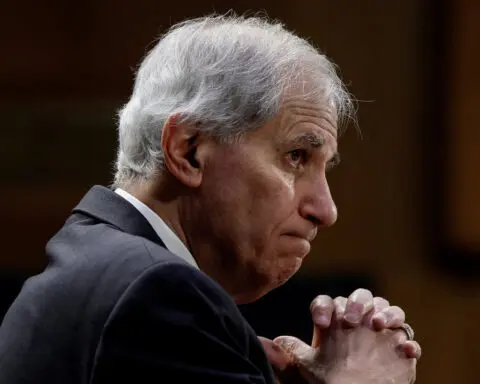 FDIC chair Gruenberg says he will step down once successor is announced