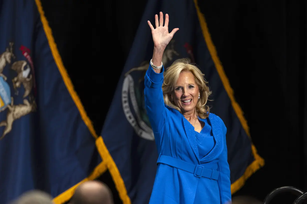 Jill Biden recognizes her fellow teachers at a swanky White House dinner for answering 'a calling'