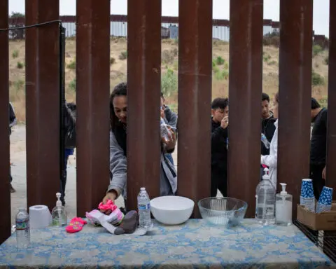 US to speed up immigration cases of recent border crossers in new program