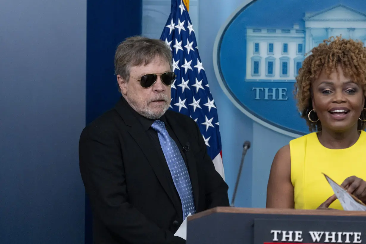 LA Post: 'Star Wars' actor Mark Hamill drops by White House for a visit with 'Joe-bi-Wan Kenobi'