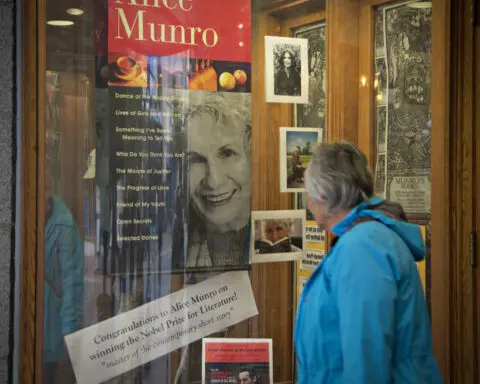 Alice Munro, Canadian Nobel Prize-winning author, dead at 92