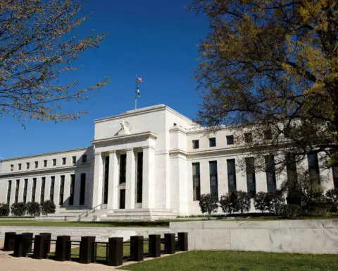 Fed in a bind as consumers stay upbeat