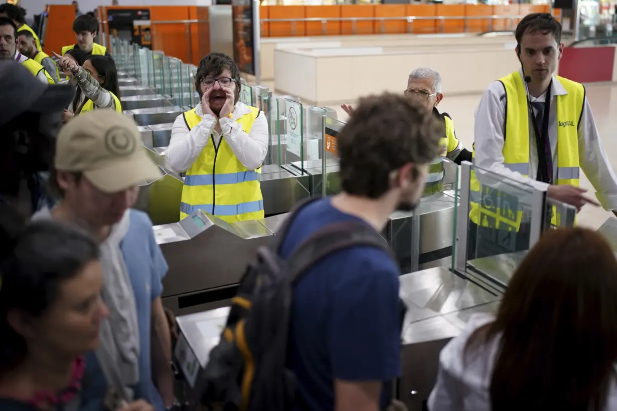 Commuter rail service in northeast Spain has been disrupted by theft of copper cables near Barcelona