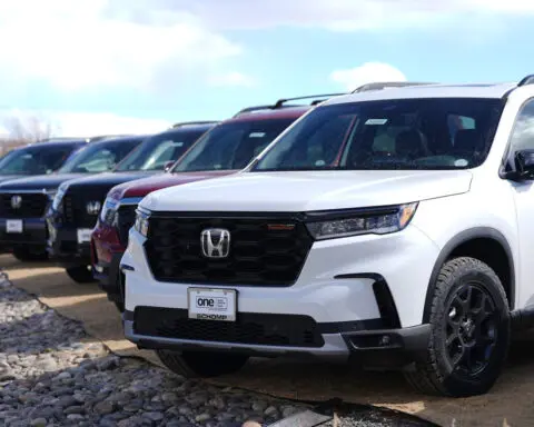 Edmunds: The Four Best Auto Deals for Memorial Day Weekend