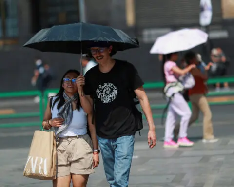 Mexico heat wave melts temperature records in ten cities, including Mexico City