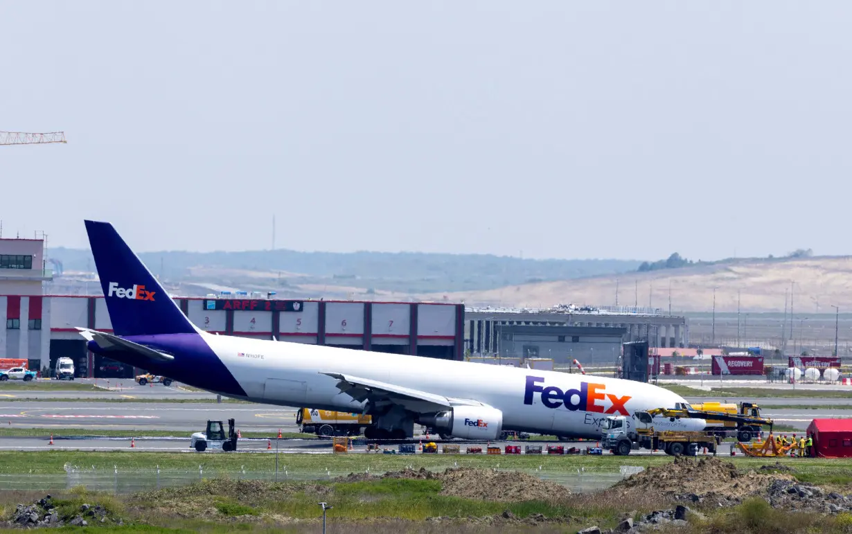 LA Post: Probe launched after Boeing cargo plane lands in Istanbul without front landing gear