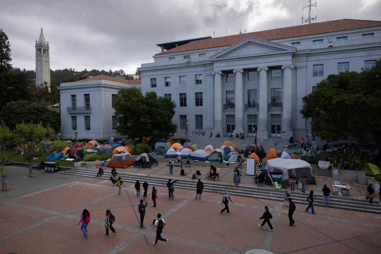 LA Post: Berkeley takes light touch on Gaza protests. Columbia called the police