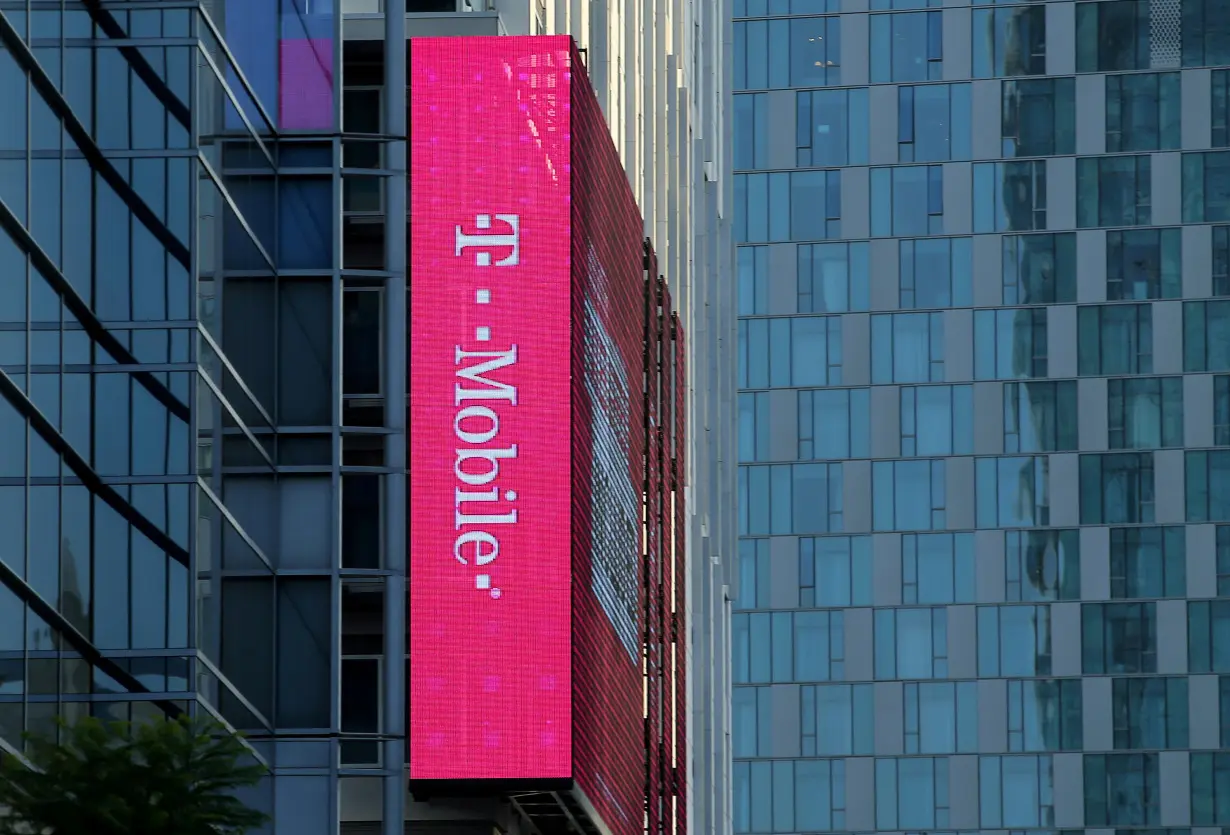 LA Post: T-Mobile, Verizon in talks to buy parts of US Cellular, WSJ reports