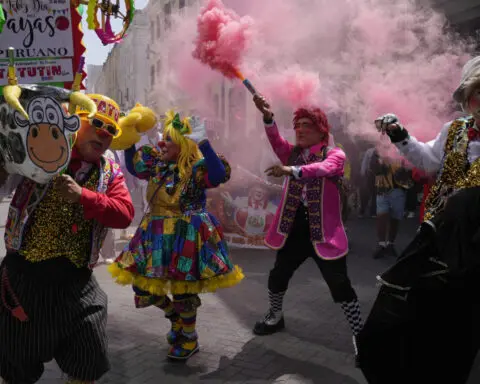Hundreds in Peru mark Clown Day in hopes of getting the holiday official recognition
