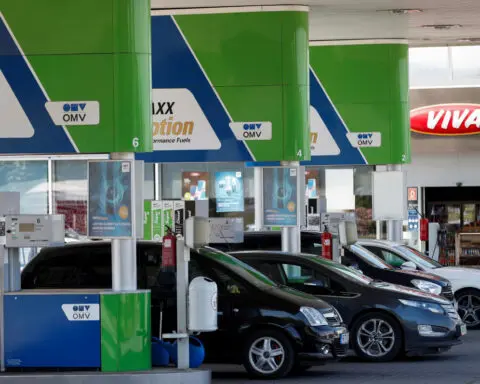Hungary government to discuss fuel prices again despite recent falls, minister says