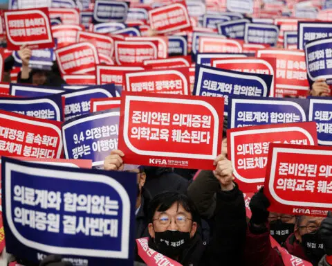 South Korea government to compromise on medical reforms, meet opposition