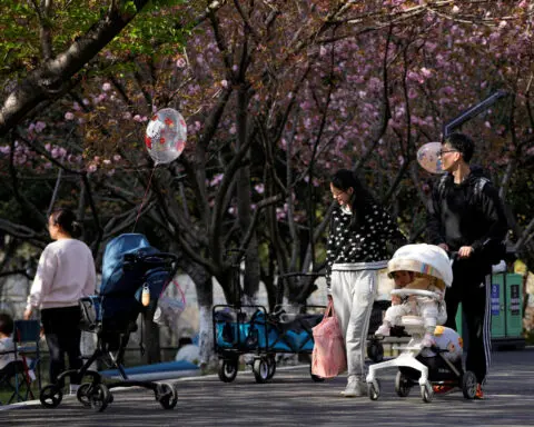 China offers flexible jobs for women after childbirth