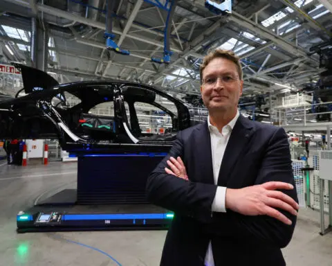 Mercedes CEO speaks against restrictions on trade with China
