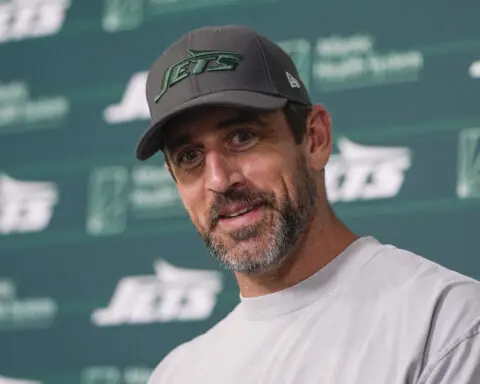 Jets QB Aaron Rodgers is 'doing everything' at practice in his return from torn Achilles tendon