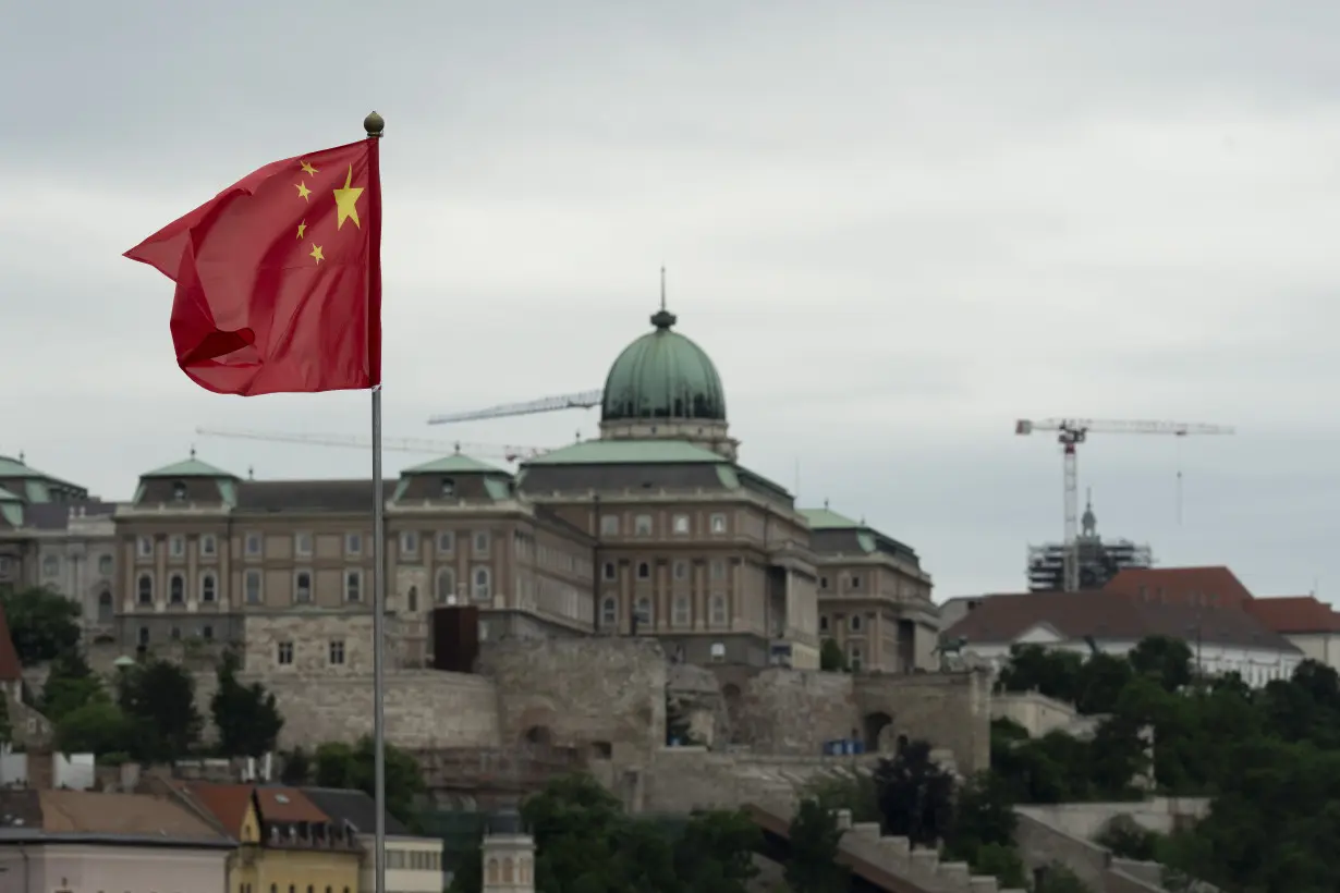 LA Post: China's Xi arrives in Hungary for talks on expanding Chinese investments
