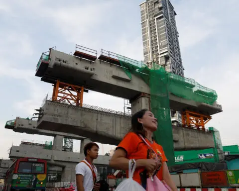 Thai central bank minutes show economy expanding, uncertainty remains