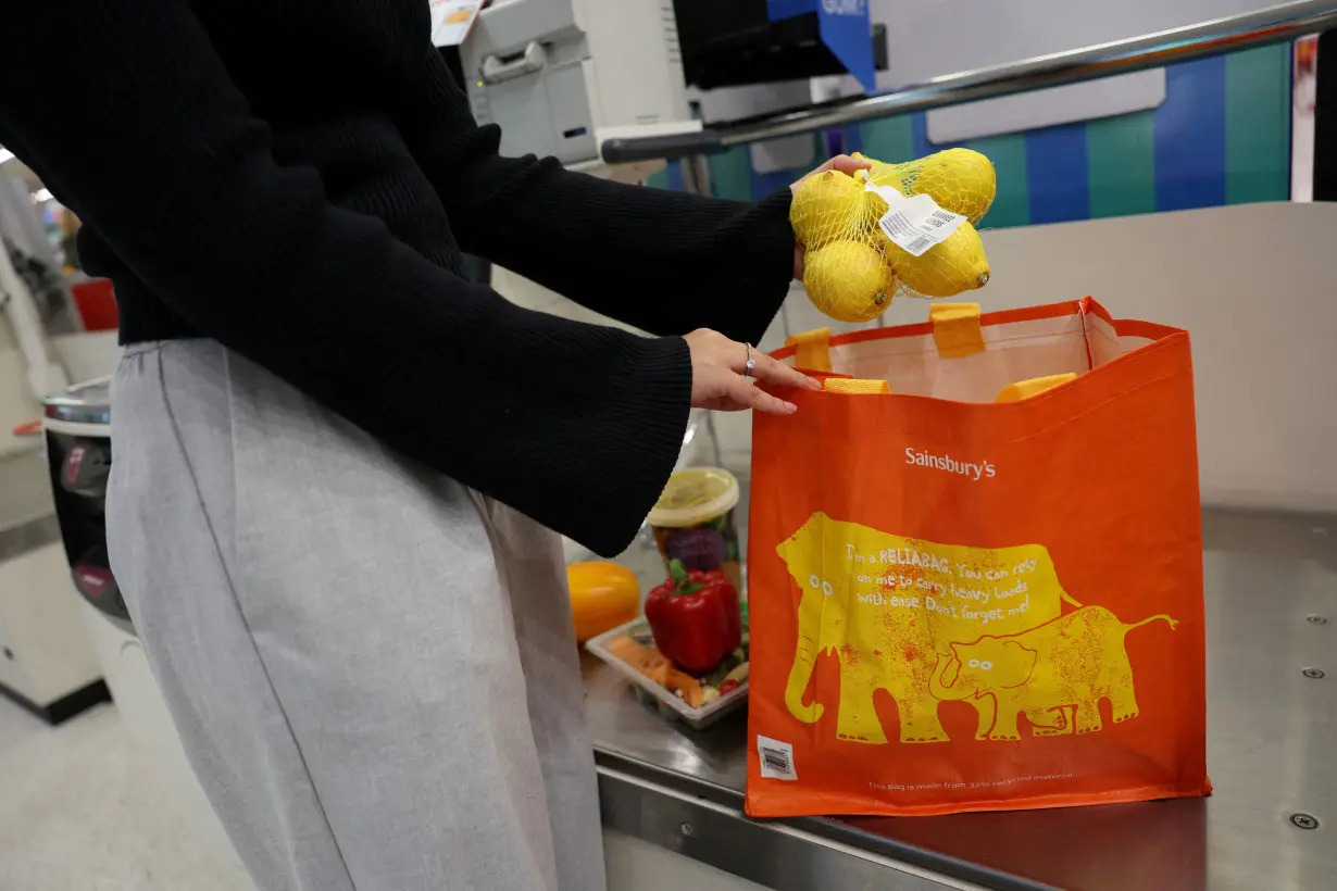 LA Post: British grocery inflation dips to 3.2%, says Kantar