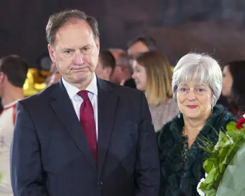 Second flag carried by Jan. 6 rioters displayed outside house owned by Justice Alito, report says