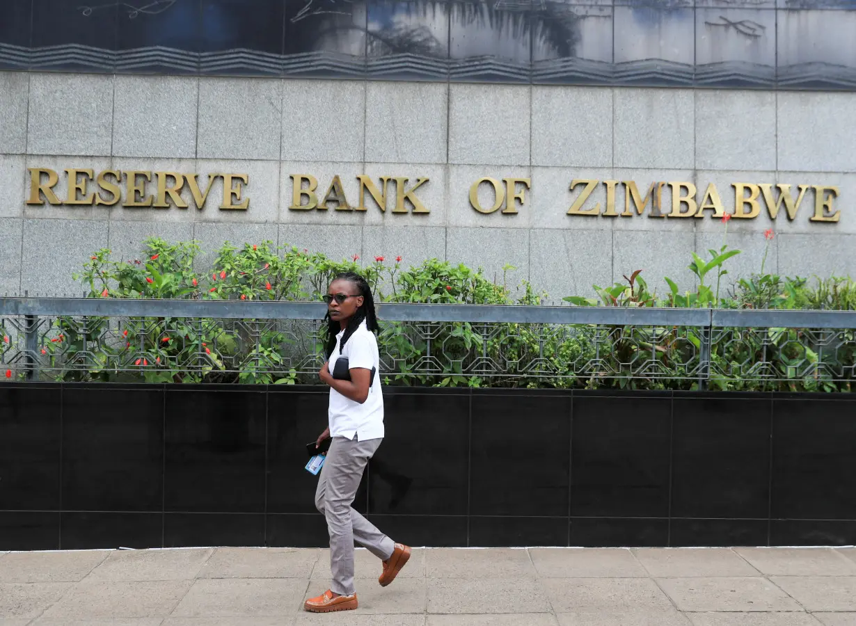 LA Post: Zimbabwe to fine businesses not using official new exchange rate