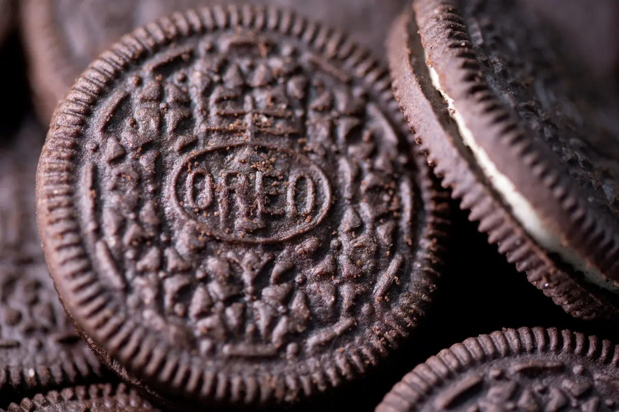 FILE PHOTO: FILE PHOTO: Mondelez International's Oreo biscuits are seen in this illustration picture