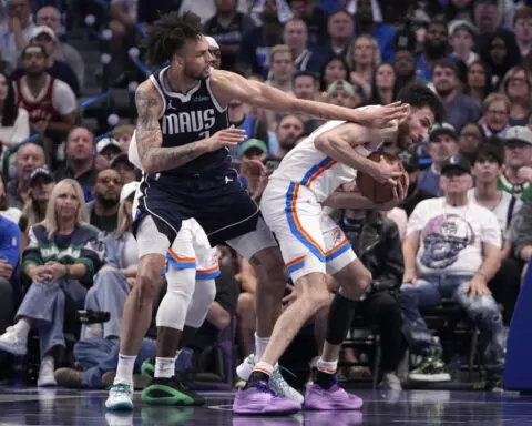 Shai Gilgeous-Alexander scores 34, Thunder overcome Mavs defense to even series 2-2