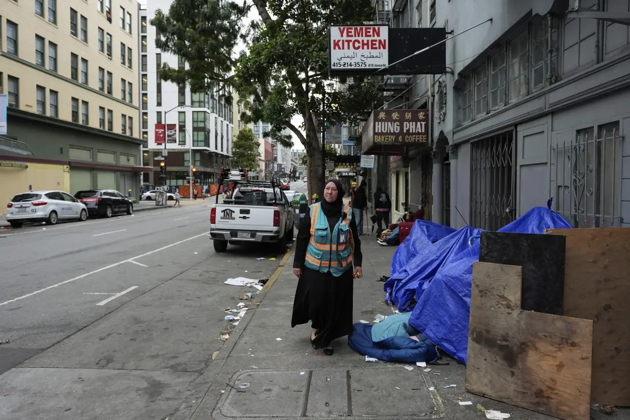 With a vest and a voice, helpers escort kids through San Francisco’s broken Tenderloin streets