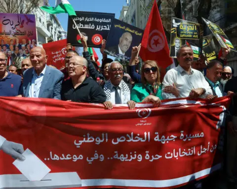 Hundreds protest in Tunisia to demand a date for fair presidential elections