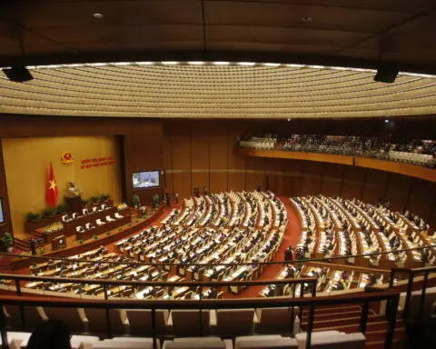 Vietnam lawmakers to hold extraordinary meeting on personnel issues