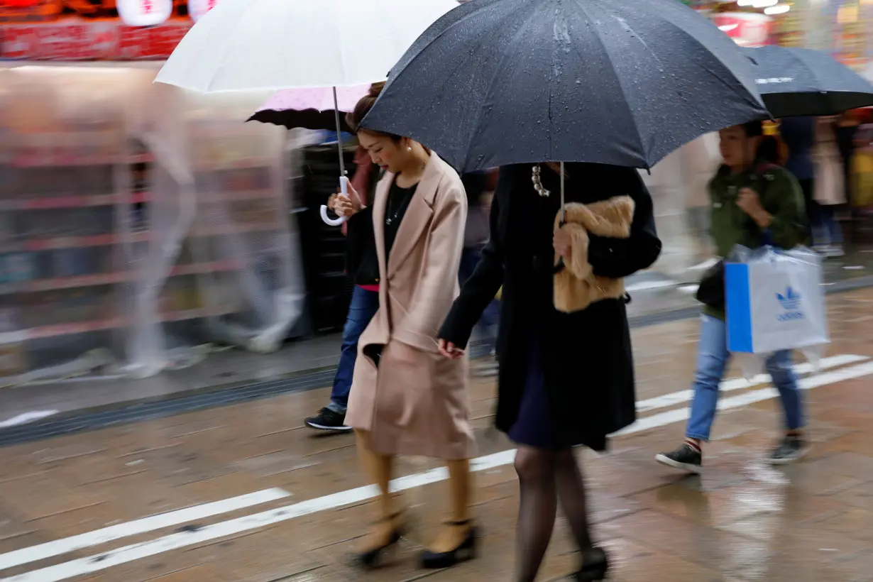 LA Post: Japan's consumer spending extends declines, clouding outlook for BOJ rate hikes