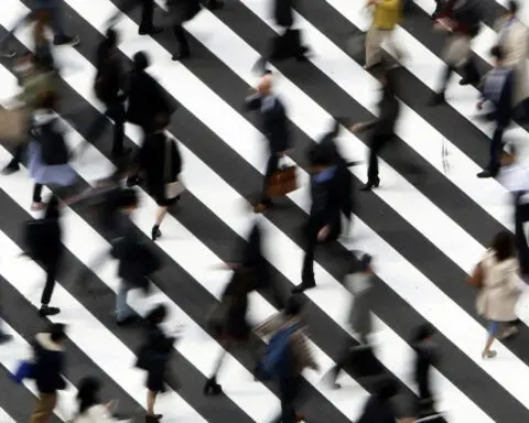 Top Japan companies agree to 5.58% average pay hike, business lobby says