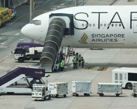 Singapore Airlines shares slip 1.3% after turbulent flight