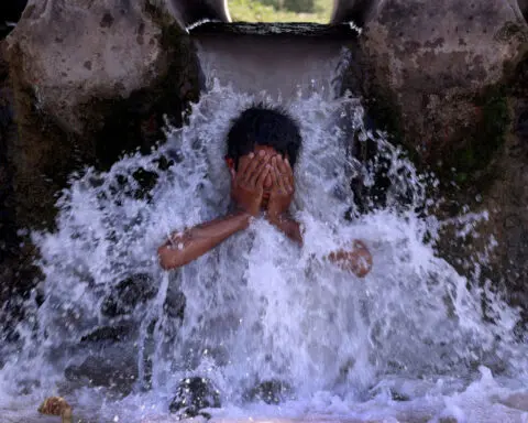 Pakistan temperatures cross 52 C in heatwave