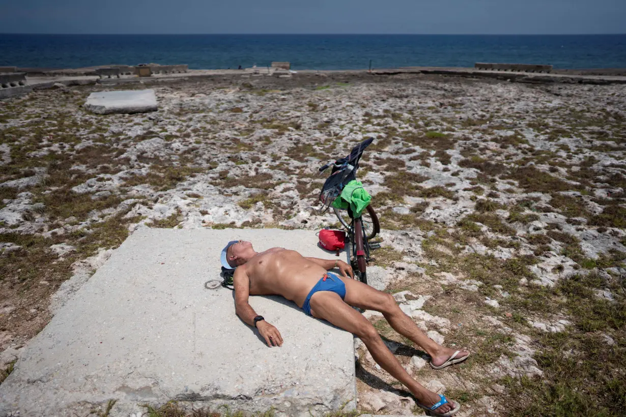 FILE PHOTO: Sweeping heat wave scorches Cuba