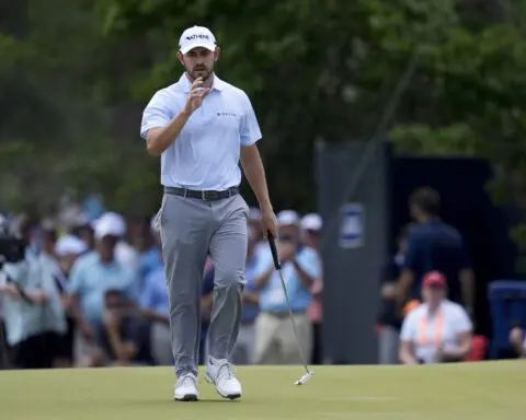 Aberg takes 1-shot lead into weekend at Pinehurst in US Open debut