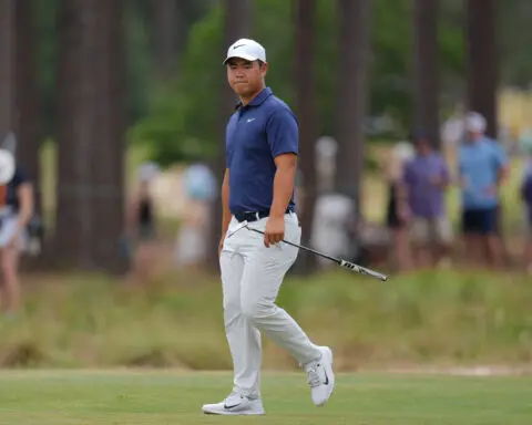 Tom Kim, on brink of 22, shoots 62 to lead Travelers