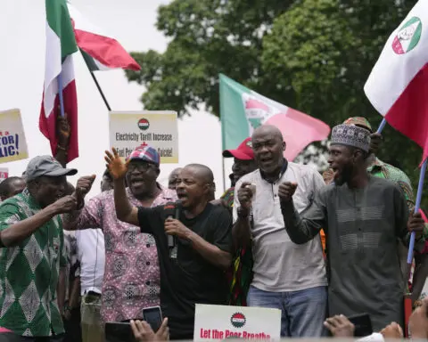 Nigeria loses electricity and major airports close as unions seek higher wages amid record inflation