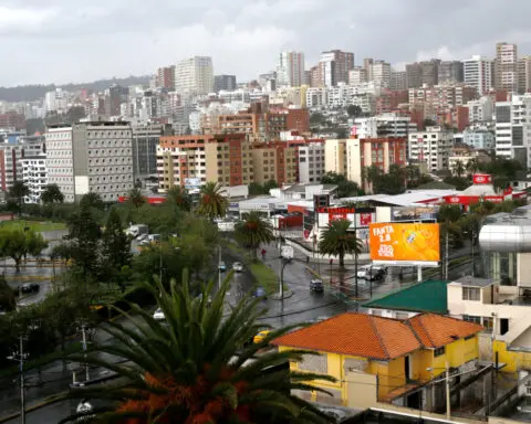 Ecuador reinstates visa requirement for Chinese travelers