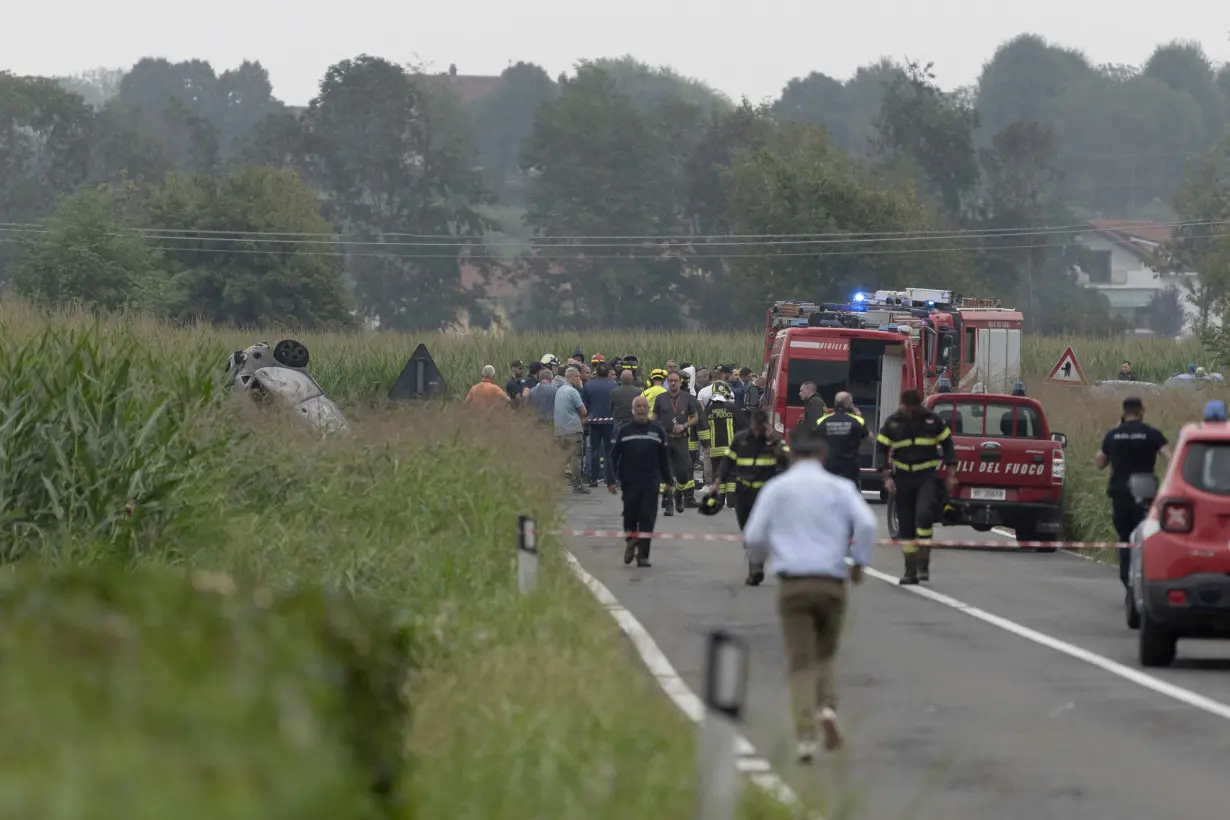 Italian air force aircraft crashes during an acrobatic exercise. A girl on the ground was killed