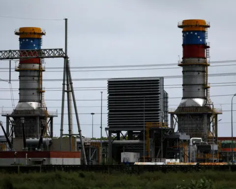 Venezuela international bondholders hire legal advisors for restructuring