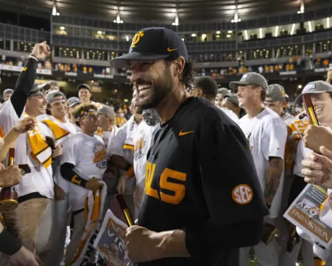 Tennessee earns first national title in baseball with 6-5 win over Texas A&M