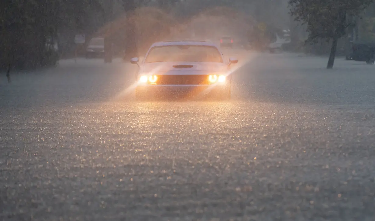 Much of US braces for extreme weather, from southern heat wave to possible snow in the Rockies