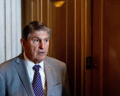 US Senator Manchin encouraging industry to sue Treasury over EV tax credits