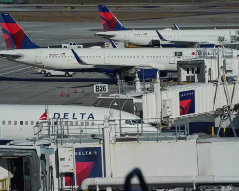 Delta seeks new Seattle flight as airlines jockey over DC slots