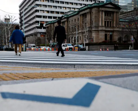 Yen traders eye BOJ minutes, China eyes rebound