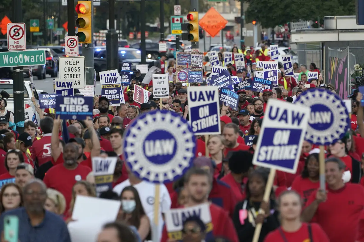 Auto workers' union calls talks with Ford productive as strike continues