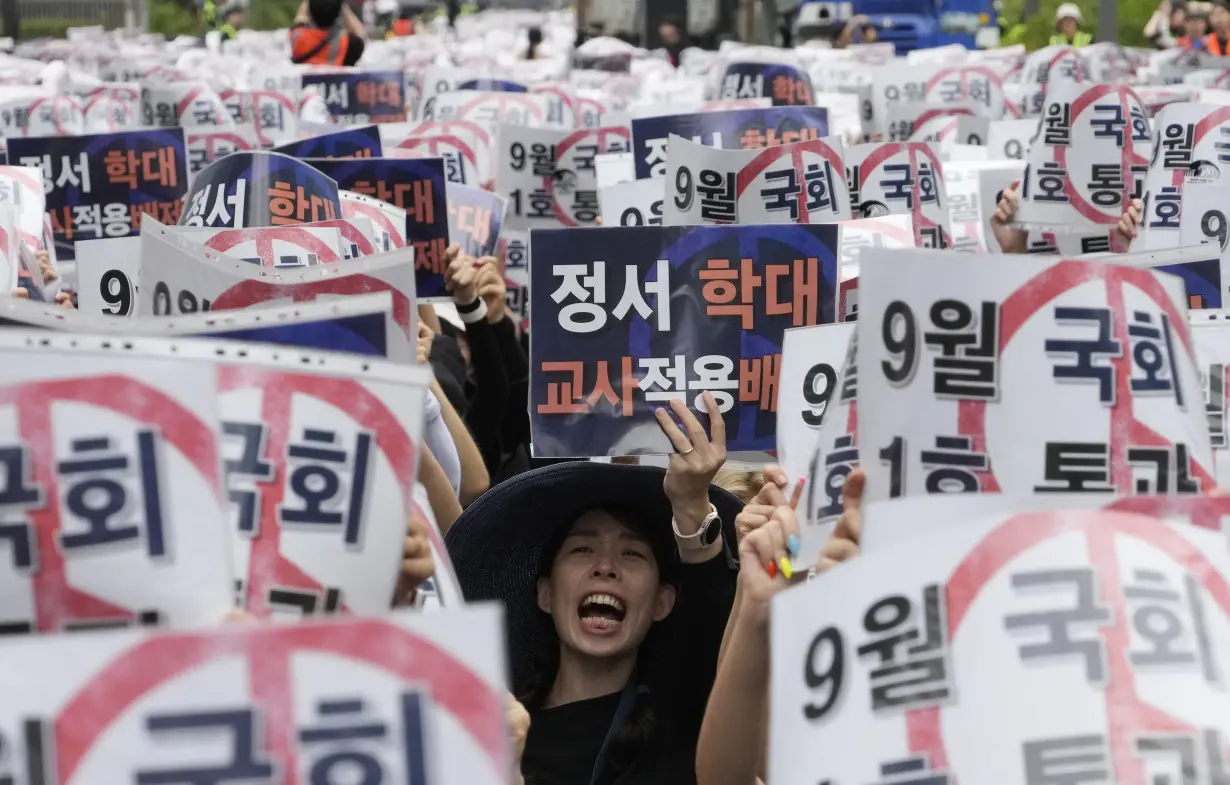 Thousands of South Korean teachers are rallying for new laws to protect them from abusive parents