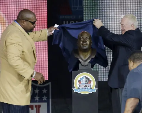 Larry Allen, a Hall of Fame offensive lineman for the Dallas Cowboys, dies suddenly at 52